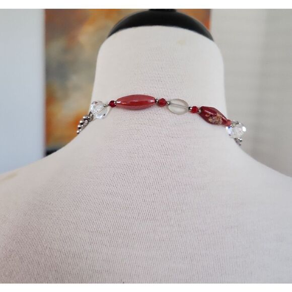 Chic Burgundy Mini Bag with Beaded Chain - Picture 4 of 7